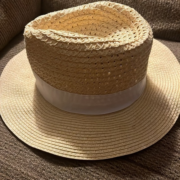 “August: Women’s Sun Hat” - Picture 1 of 8